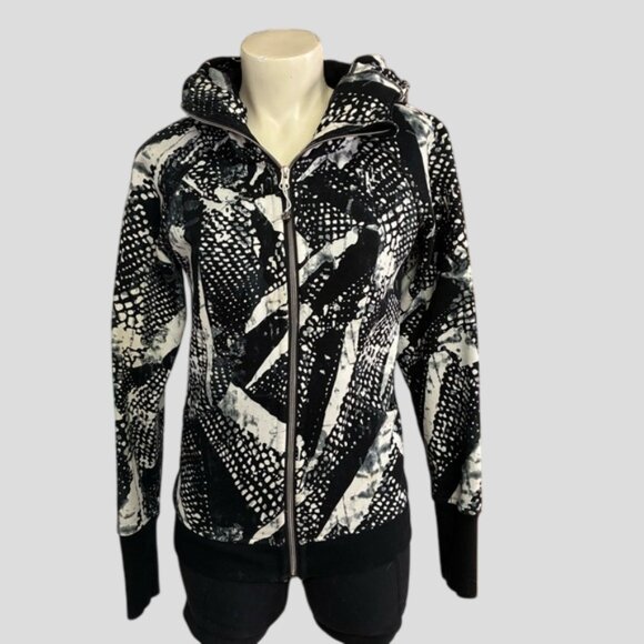 Lululemon Black & White Abstract Skuba Hoodie - Picture 2 of 16